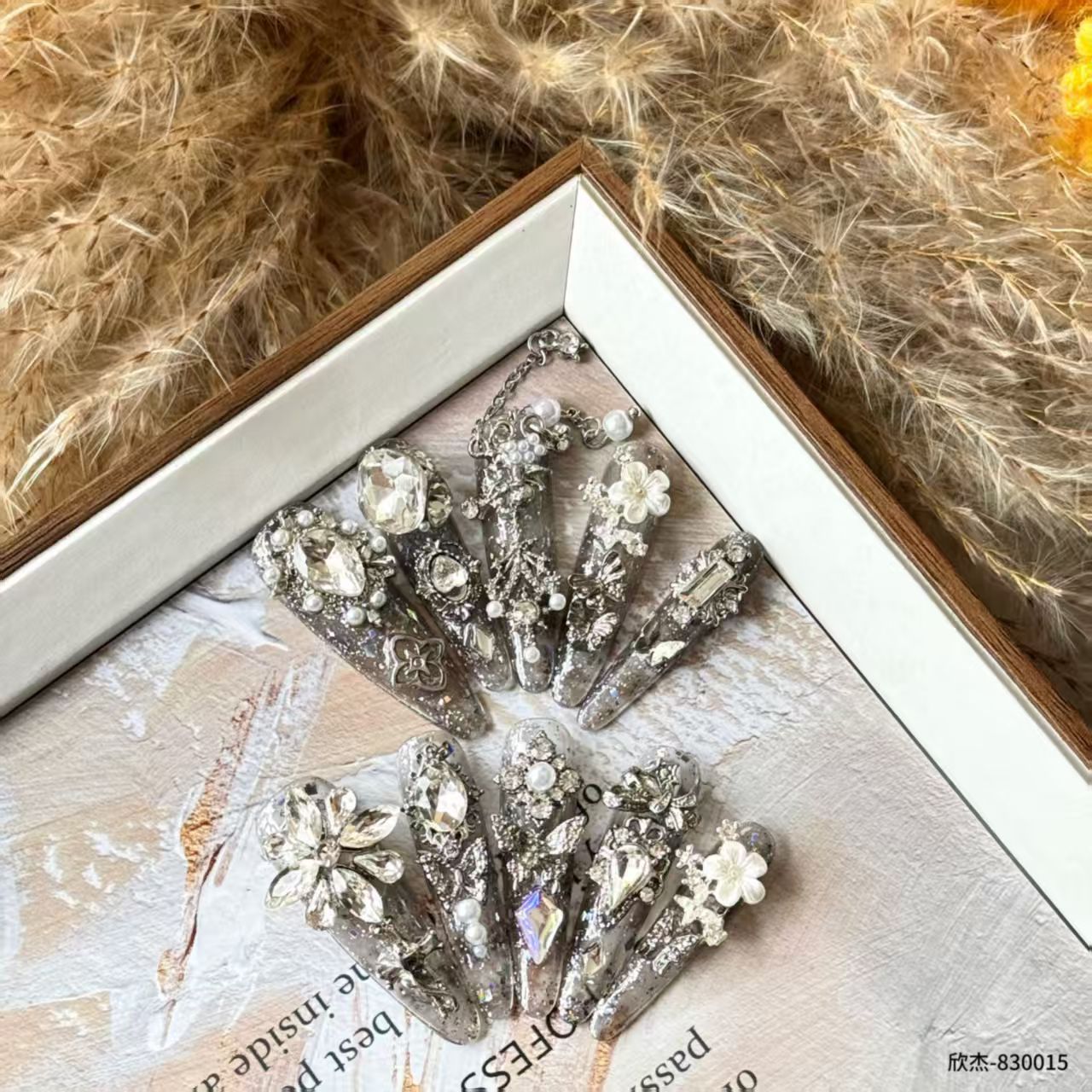 press on nails intrcate nail art